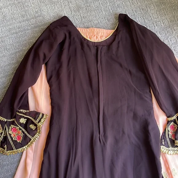 Brown sharara embroidery suit - Picture 4 of 5